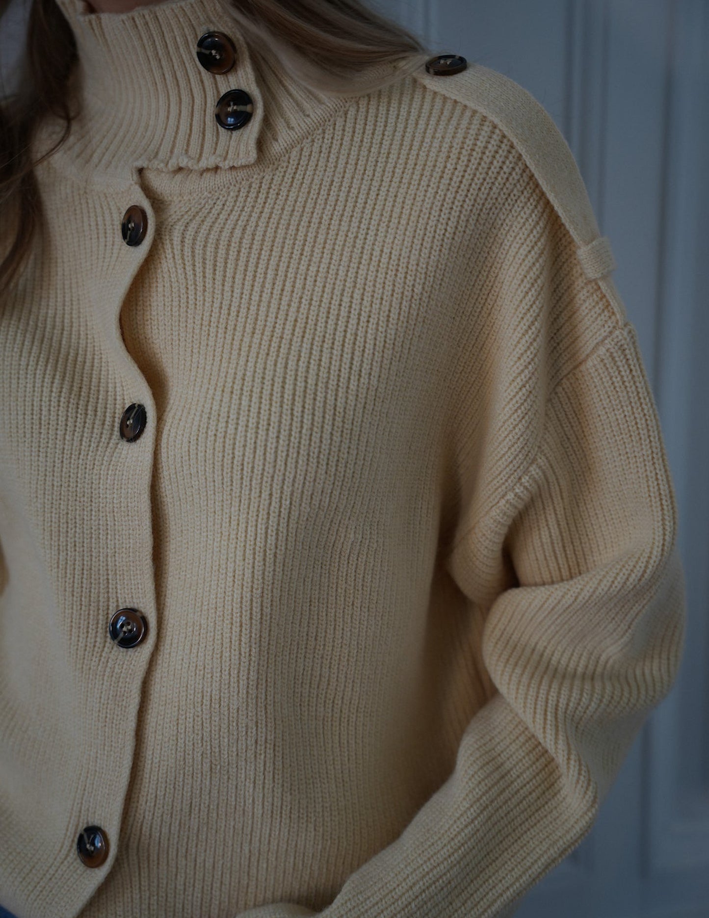 Cardigan in light yellow