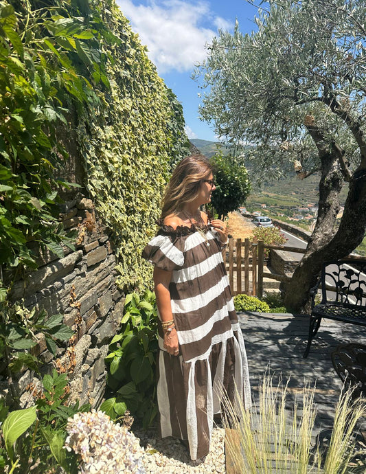 Vestido comprido com riscas