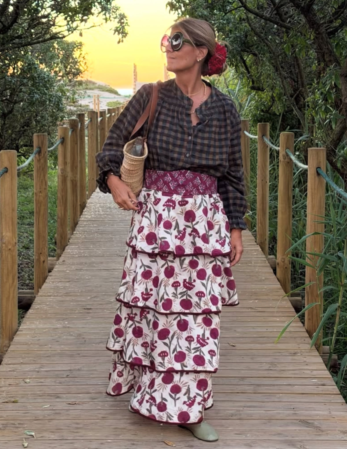 Saia de folhos com estampagem