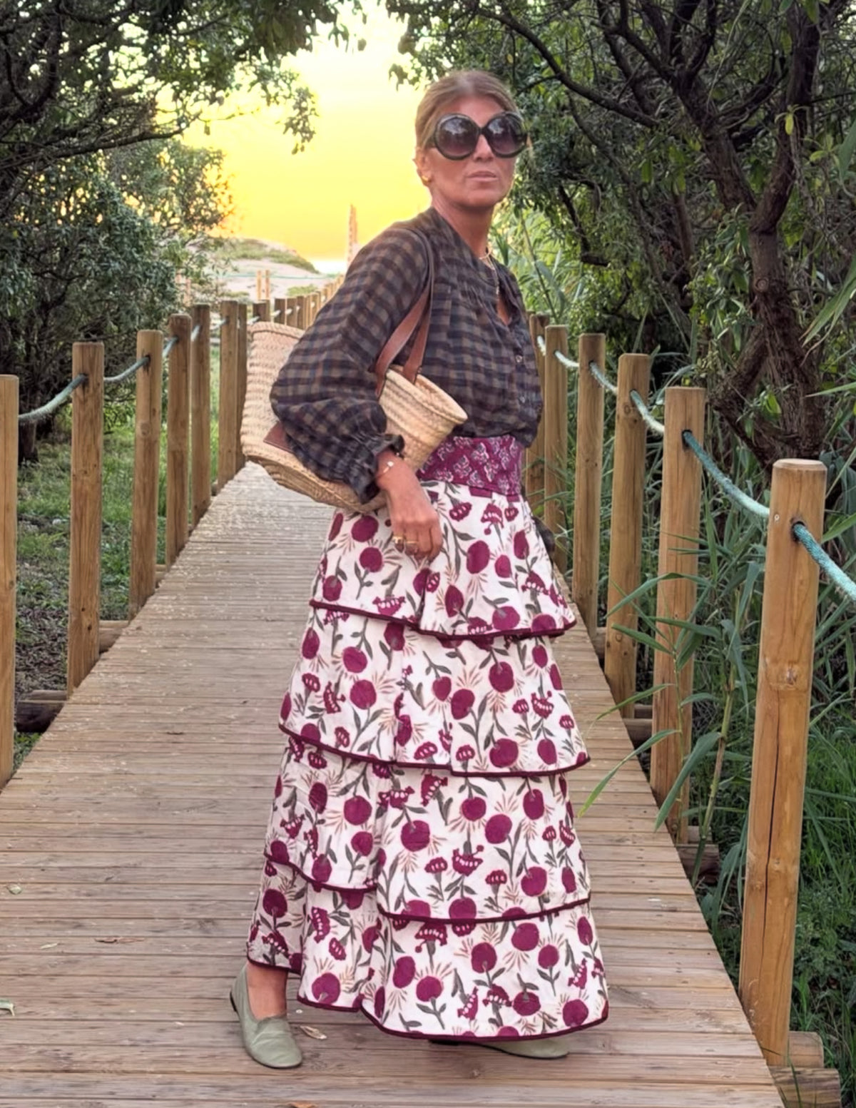 Saia de folhos com estampagem