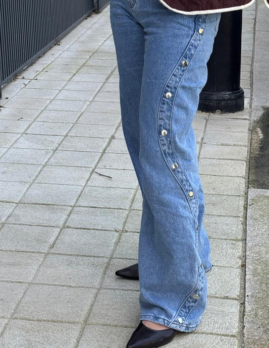 Side button jeans