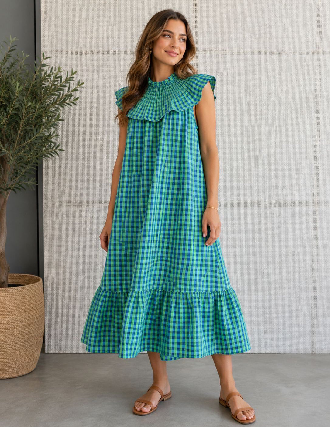 Vestido com gola favos