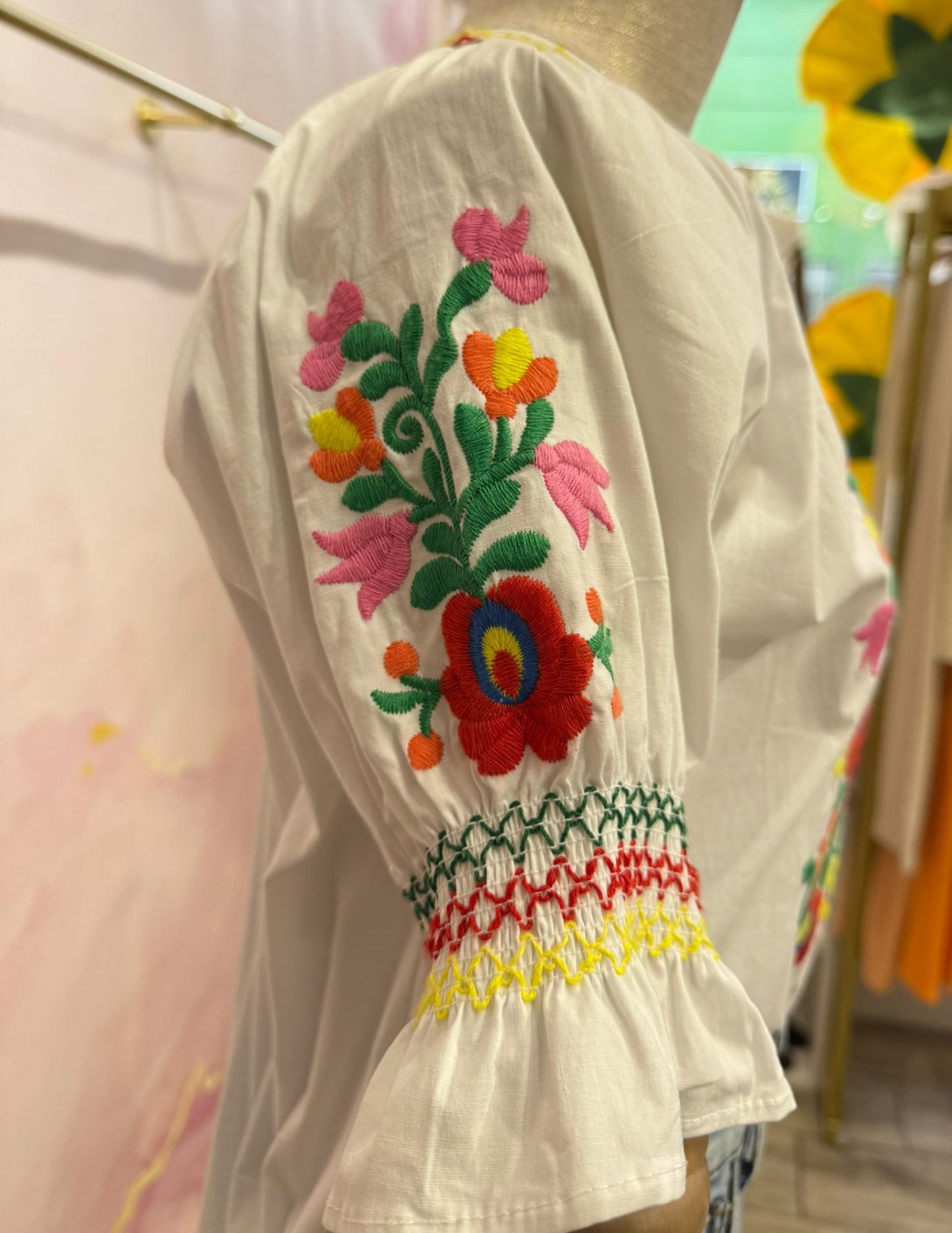 Blusa bordada com flores