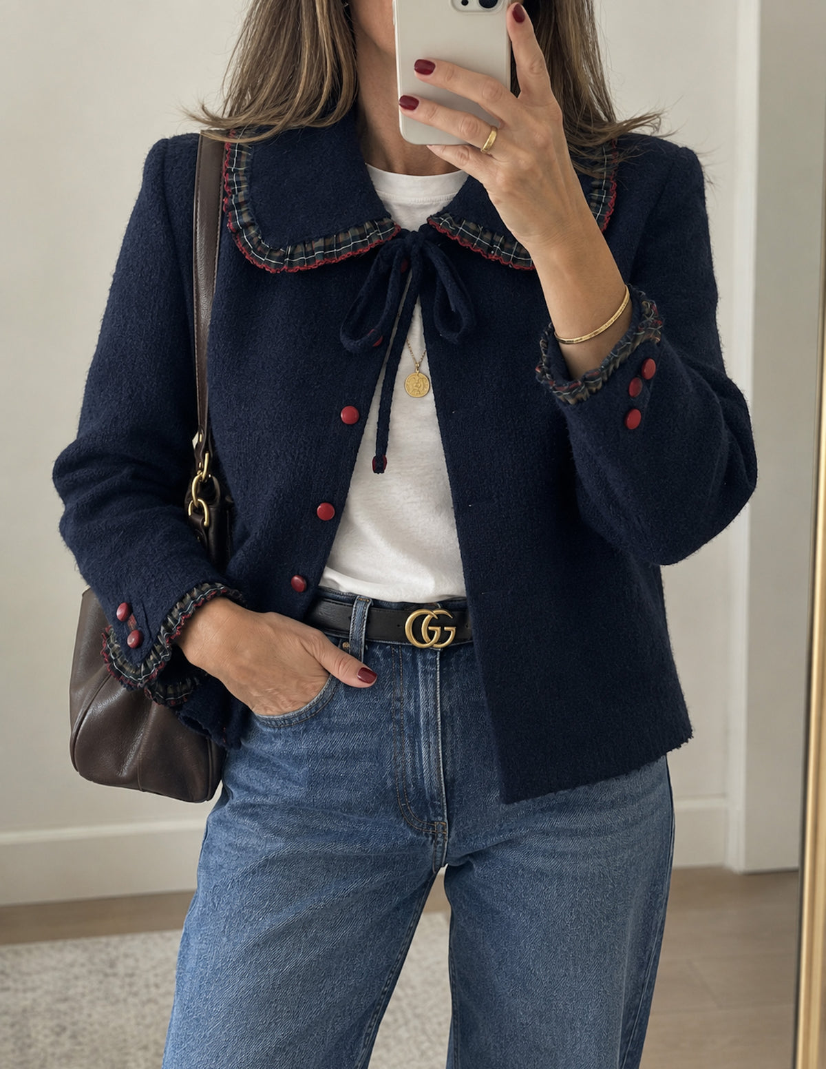 Cardigan azul com pormenores