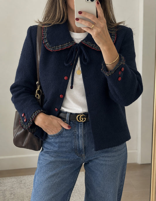 Cardigan azul com pormenores